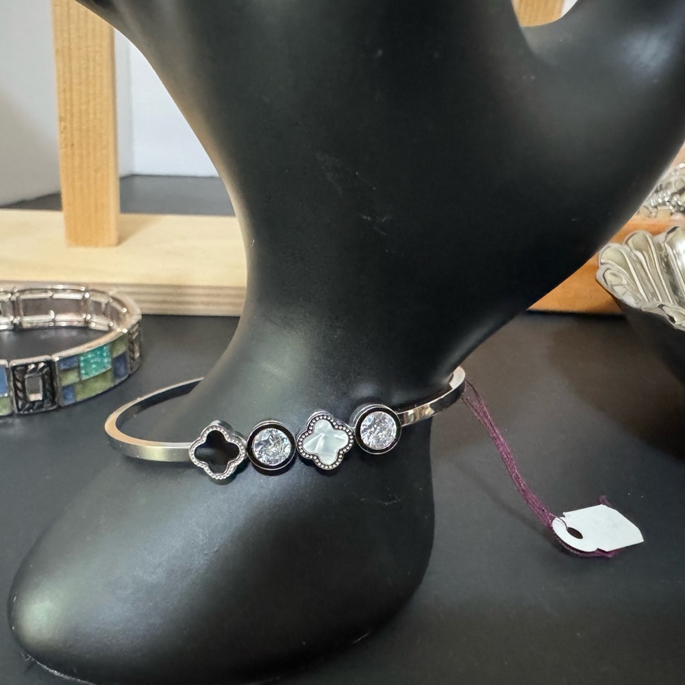 Silver Clover & Crystal Accent Bangle Bracelet – Hinged Closure